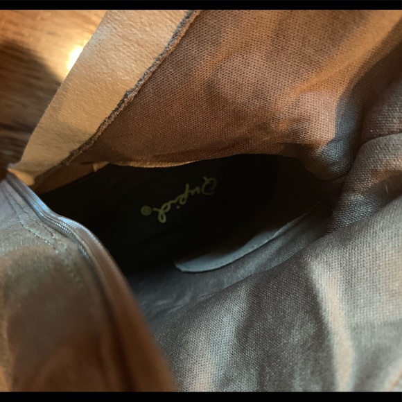 NWOT Qupid suedette ankle booties - Picture 4 of 4